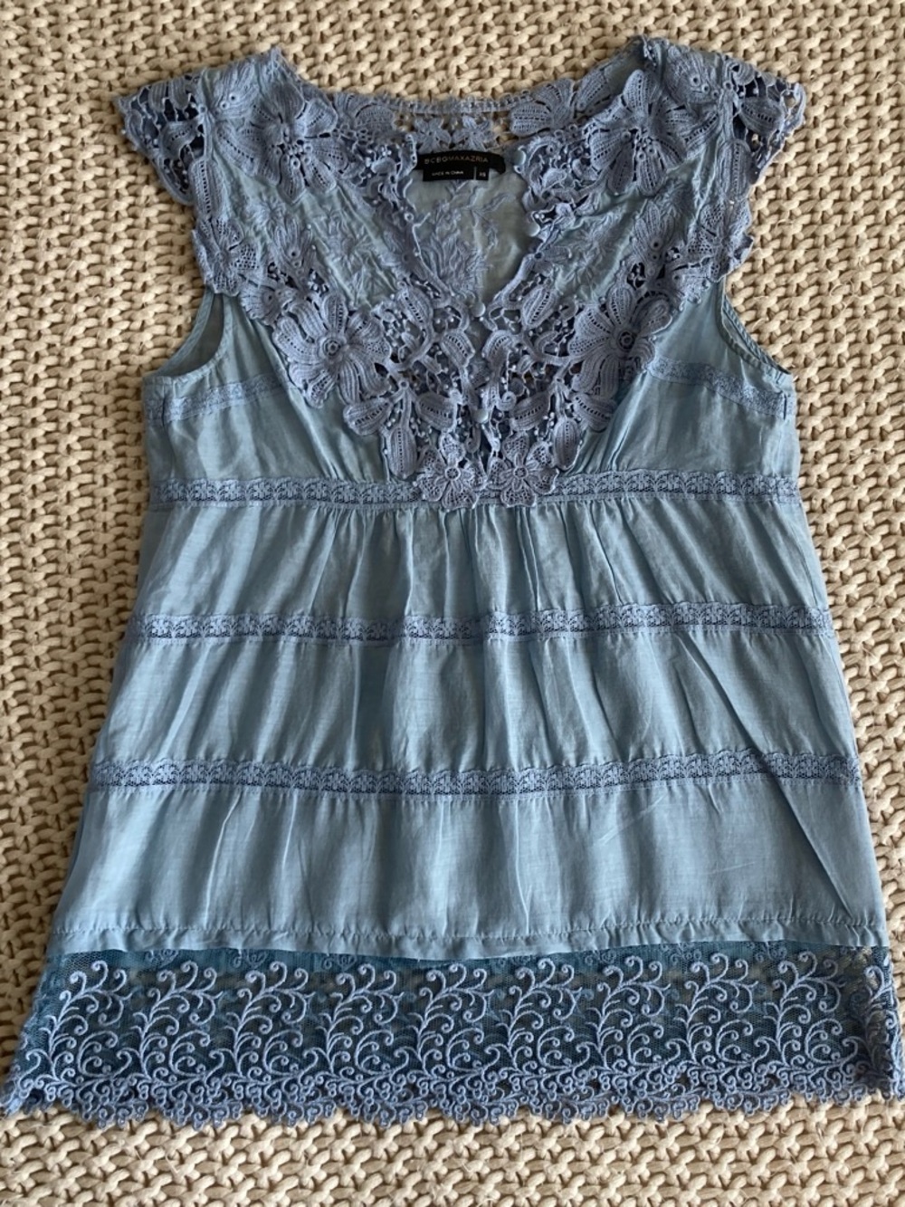 BCBGMaxAzria Light Blue Lace-Trim Sleeveless Tunic